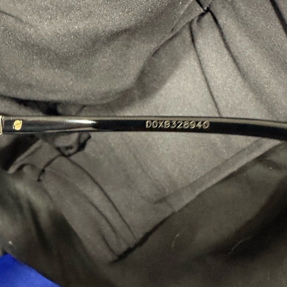 Classic black and gold Saint Laurant sunglasses - Picture 4 of 4